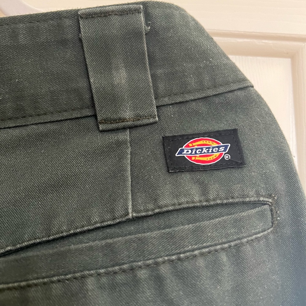 Mens Dickies Flex pant in olive green. Good condition.